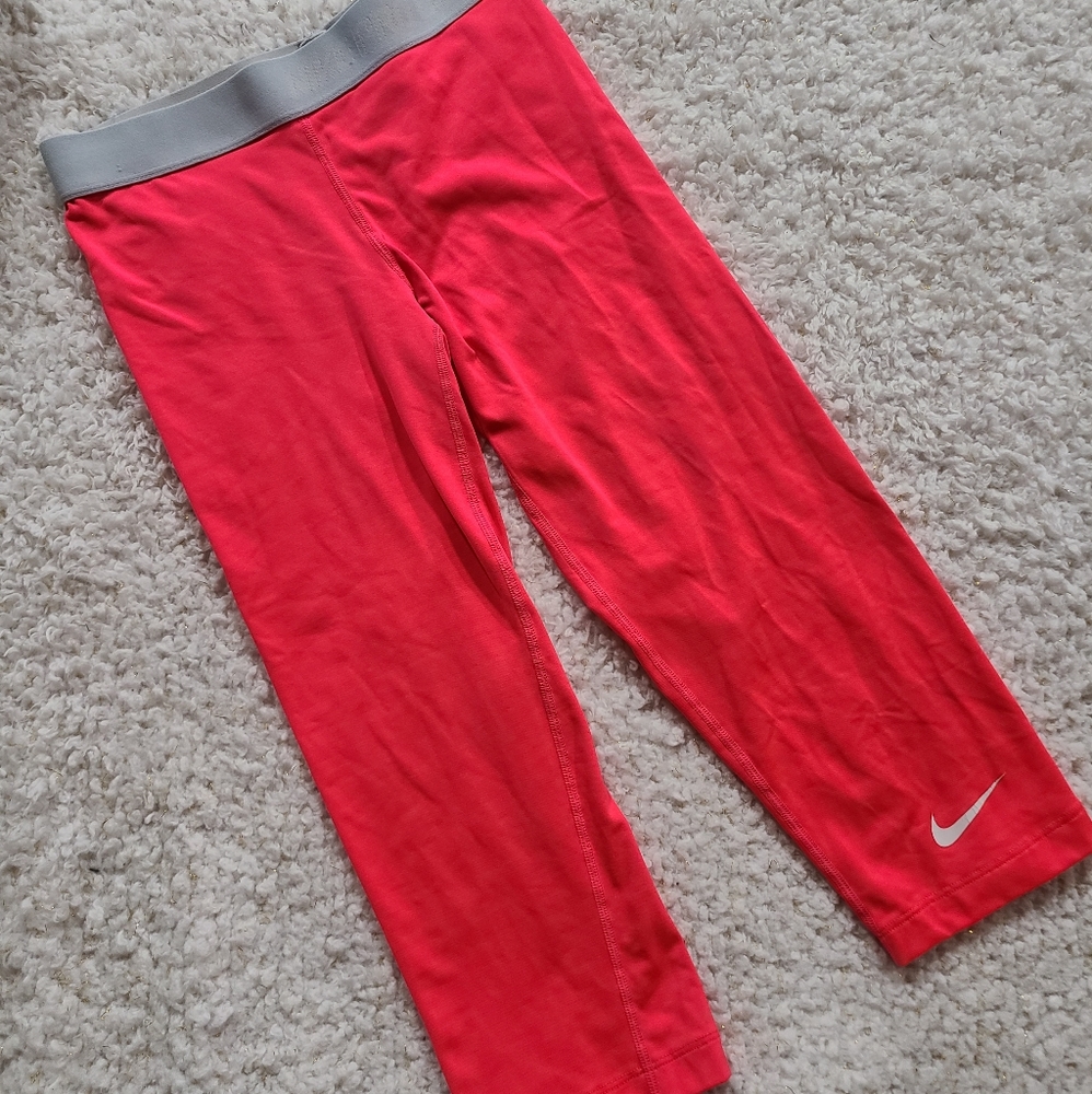 Nike Dri-Fit athletic capris| Size S